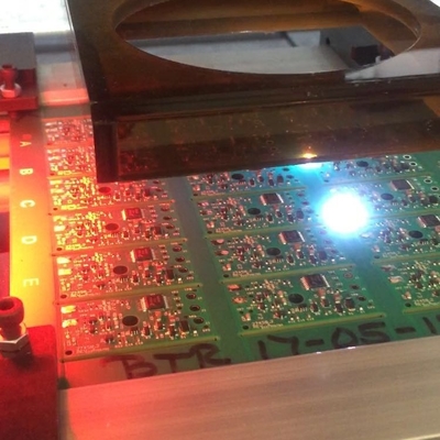 Εκτός σύνδεσης Laser PCB Depaneling Separator 0,02 ακρίβεια 335mm