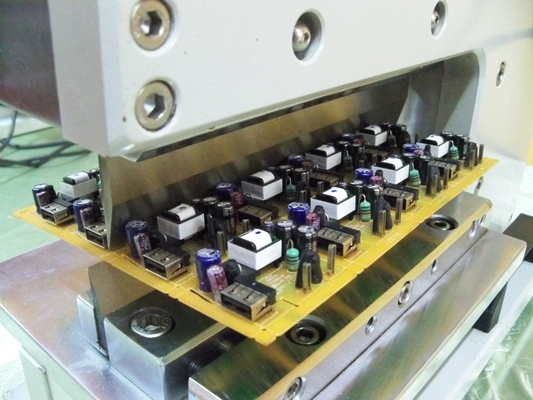 Μηχανή κοπής γραμμικής λεπίδας PCB V με στερεό σιδερένιο πλαίσιο για εξαρτήματα ύψους 50 mm