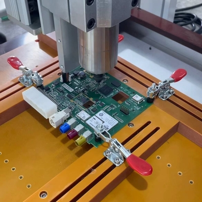 Μηχανή διαδρόμου PCB με μονοπαθές πάγκο γραφείου με υψηλή ταχύτητα κοπής