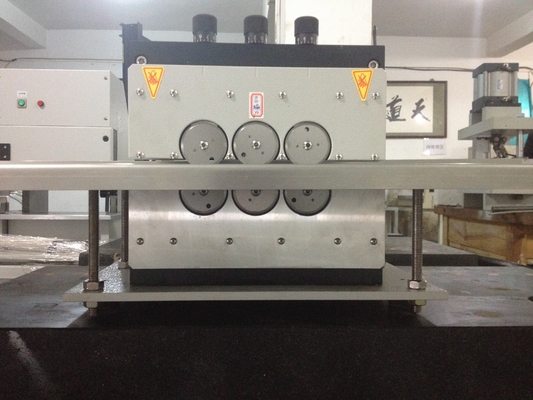 Προσαρμόσιμη πλατφόρμα Μηχανοκίνητος PCB Depanelizer με πάχος κοπής PCB 1.0-3.5mm