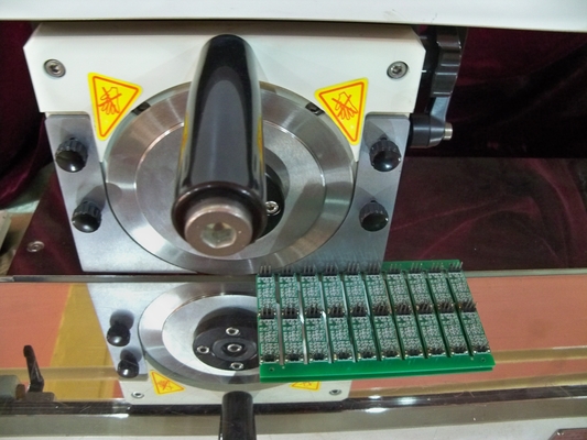 110V πίνακας PCB που κατασκευάζει τη μηχανή, μηχανή διαχωριστών PCB πάχους 0.6mm, PCB Depaneling