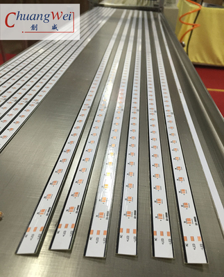 Μηχανή αποσύνδεσης PCB πολλαπλών λεπίδων για LED πλαίσια ινώδους πλακέτας FR4 αλουμινίου υποστρώματος