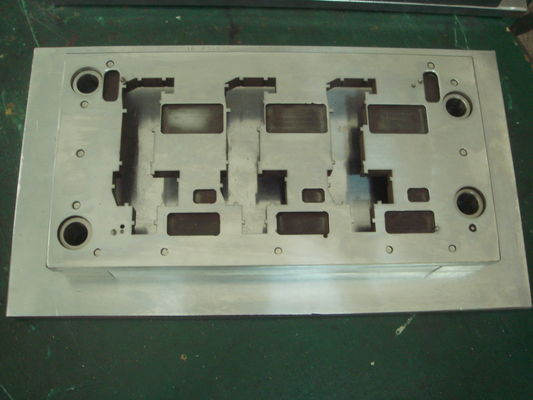 Qc-10 προσαρμοσμένο Punching PCB μηχανών μετάλλων κύβων εργαλείο IATF16949