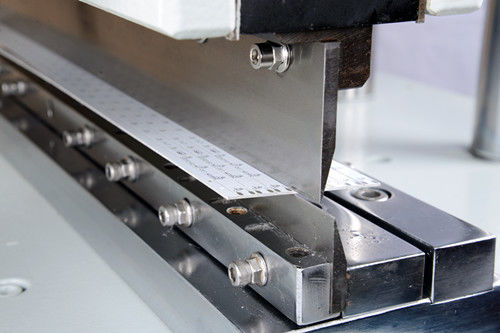 Ρυθμιζόμενη απόσταση V Cut PCB Depaneling Machine για υψηλά εξαρτήματα έως 1 ίντσα