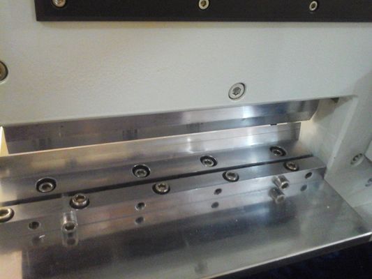 Μηχανή κοπής PCB V για υπόστρωμα αλουμινίου 220V RUV Πνευματική