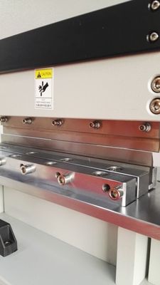 τα PCB Β πινάκων 2.0mm FR4 κόβουν τη μηχανή με δύο αιχμηρές γραμμικές λεπίδες