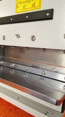 Πνευματικό PCB Depanelizer με στερεό πλαίσιο σιδήρου και 2 αιχμηρές γραμμικές λεπίδες