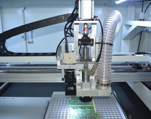 Cnc δρομολογητών τερματικών σταθμών 4.2KW L450mm διπλή μηχανή PCB/δρομολογητών PCB Depaneling